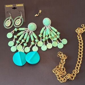 Lot of 5 Pieces of Vintage Costume Jewelry